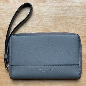 NWOT Marc Jacobs Gray Wristlet Wallet!!!